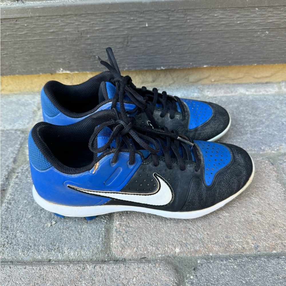 Soccer cleats size 4.5 price firm!